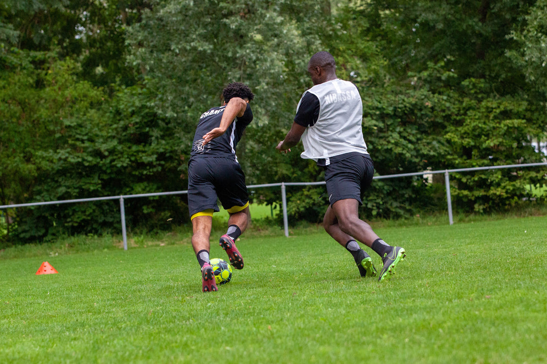 PlayWear Frederik Dikanda Kibassa Jack Mmaee voetbaltraining Gripsokken